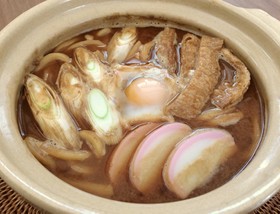だしの効いた濃厚味噌煮込みうどん