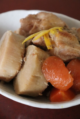 美味♪京芋と鶏手羽元と厚揚げと人参の煮物