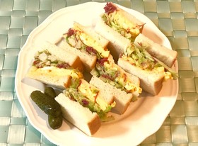 コンビーフ&キャベツ炒めとマヨオムサンド