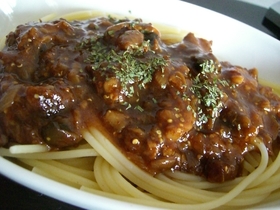 牛スジ肉の粒マスタード風味スパゲッティ