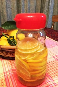 今年の我が家のレモンで蜂蜜漬け！