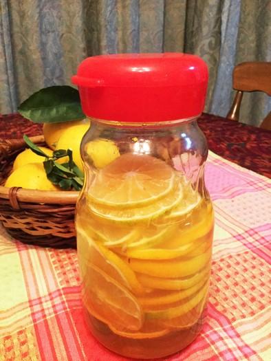 今年の我が家のレモンで蜂蜜漬け！の写真
