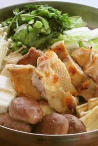 鶏もも肉と焼きネギと白菜の焼きあごだし鍋