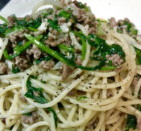 ひき肉と春菊のパスタ