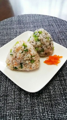 ぬか漬け・ゆかりのおにぎり。