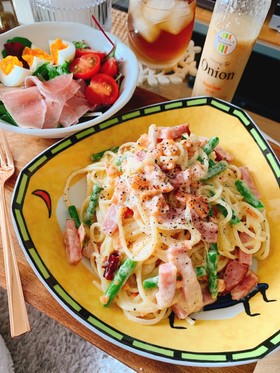 スモークサーモンとアスパラクリームパスタ