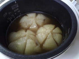 炊飯器で!丸ごと玉ねぎスープ