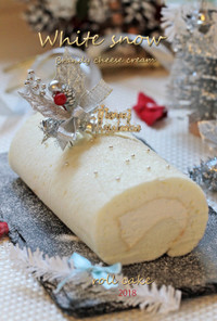 銀の雪降るクリスマスロールケーキ