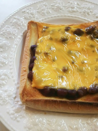 あんこ(小豆) チーズ トーストの写真