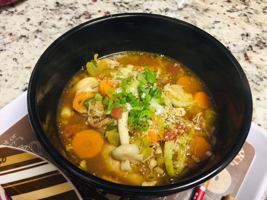ロティサリーチキンとファッロの野菜スープの画像