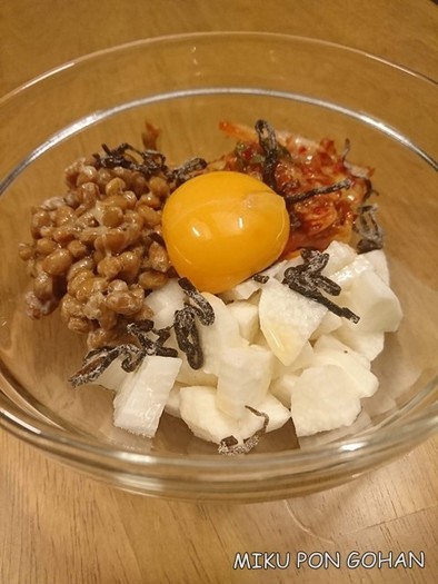 混ぜるだけ簡単！長芋とキムチの納豆和えの写真