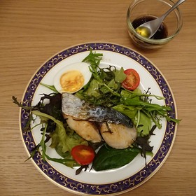 焼き魚のごちそうサラダ☆