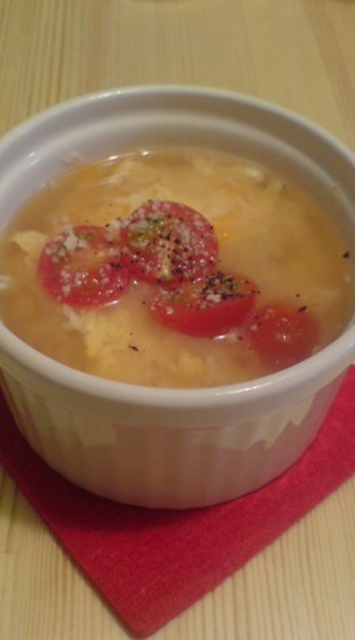 ミニトマトと卵の★イタリア～ンな味噌汁の写真