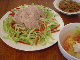 さっぱり、やわらかいゆで豚と野菜の食べ方