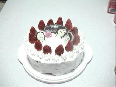 いちごのお誕生日ケーキの写真