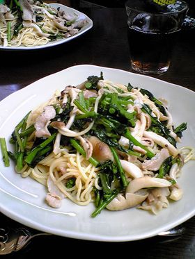 春の香り♪カキ菜と豚バラのパスタ