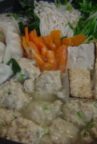 鶏団子＆水餃子の野菜たっぷり鍋