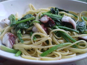 たことほうれん草の梅マヨパスタ