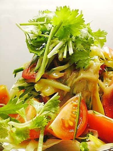 黄ニラと香菜のサラダの写真