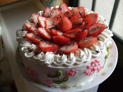 苺のデコレーションケーキの写真