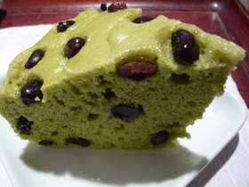 小豆甘納豆と抹茶の蒸しパン