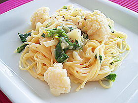 菜の花とカリフラワーのクリームパスタ