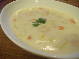 味は本格的!ルーから作るホワイトシチュー