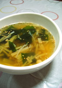 簡単！えのきとワカメの中華風スープ