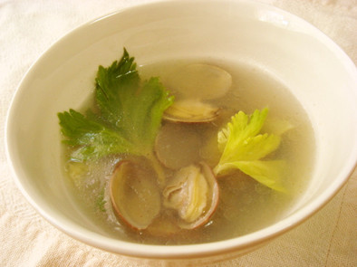 あさりとセロリの中華スープの写真