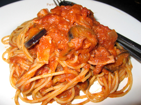 なすとベーコンの あらごしトマトパスタ