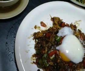 ちょっとの残りカレーでドライカレー