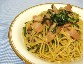 春菊とベーコンの和風パスタ✿きのこ醤油味