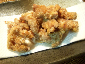 味付きホルモンのジューシー唐揚げ
