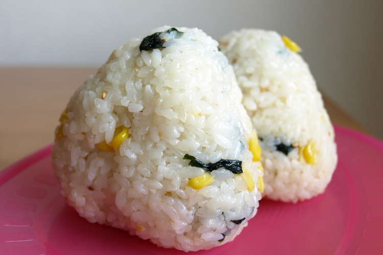 コーンとわかめの味噌バタおにぎり レシピ 作り方 By ゆずママン クックパッド 簡単おいしいみんなのレシピが372万品