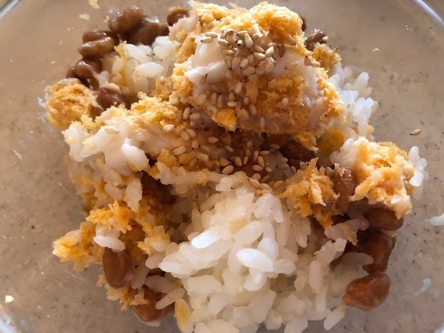 納豆とクリームコロッケの洋風まぜご飯の画像
