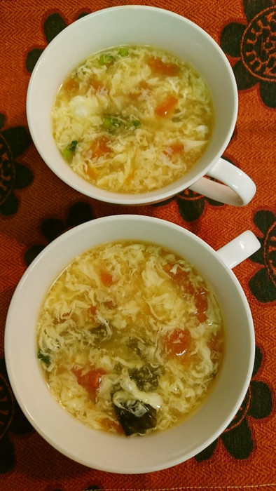 卵とトマトの朝スープの写真
