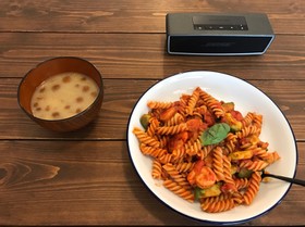 エビとアボカドのアラビアータ