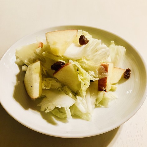 白菜とりんごのサラダ