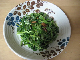 春菊のにんにくごま油かけ