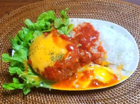 チリトマトソースのロコモコプレート