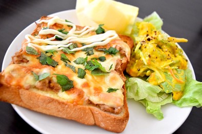 ツナマヨチーズトーストの写真