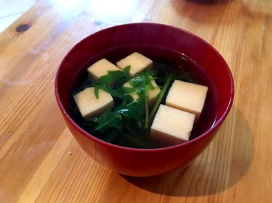 ルッコラと高野豆腐のお椀汁の写真