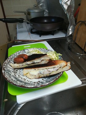 高級生食パンのチキンホットサンド