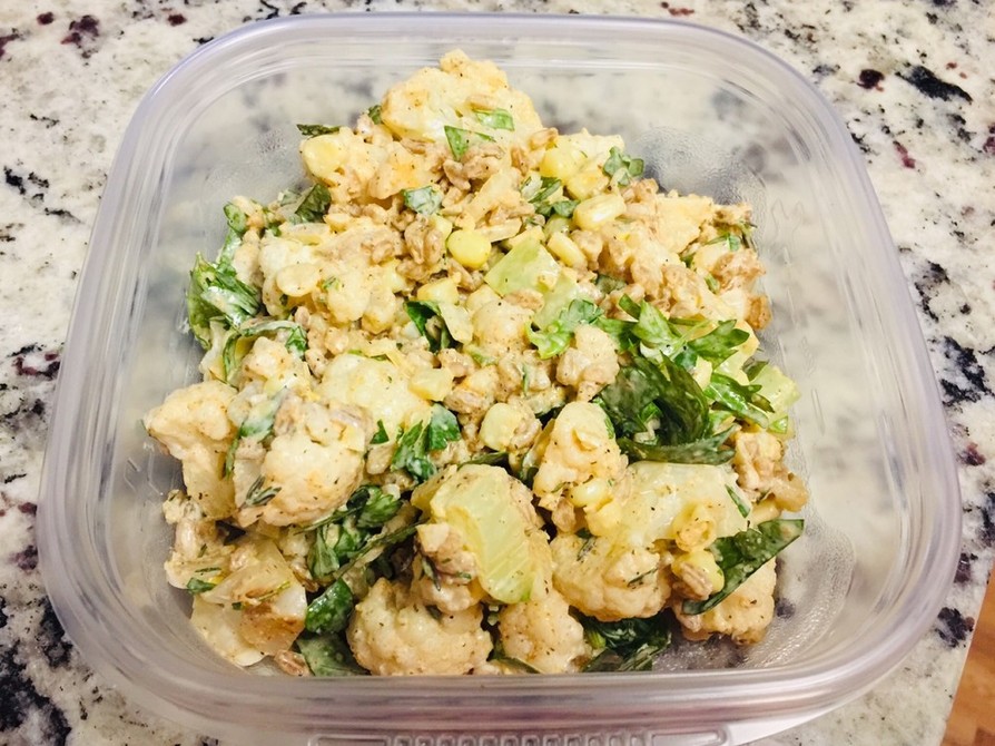 ファッロとケールのサラダ、ヤギチーズ添えのレシピ