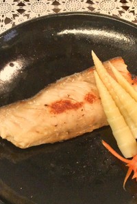 鮭ソフトトバを西京漬け焼き