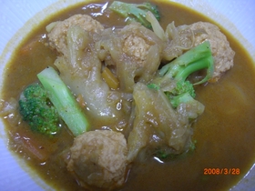 鶏団子とキャベツのカレースープ
