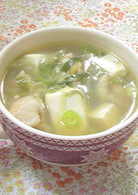 寒い日も体ポカポカ！豆腐と鶏の中華スープ