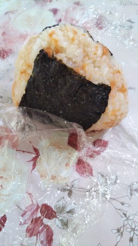 味付けのりで〜鮭フレと梅のおにぎり