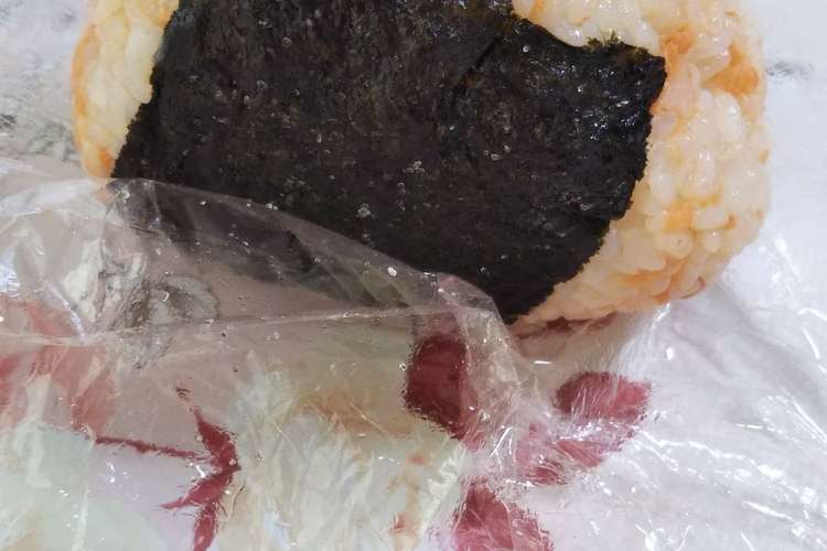 味付けのりで 鮭フレと梅のおにぎり レシピ 作り方 By ｻﾞ ワンピース クックパッド 簡単おいしいみんなのレシピが352万品