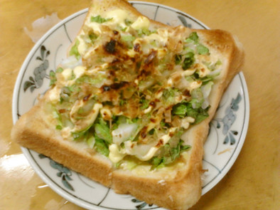 簡単朝昼　白菜たっぷりわさびマヨトーストの写真